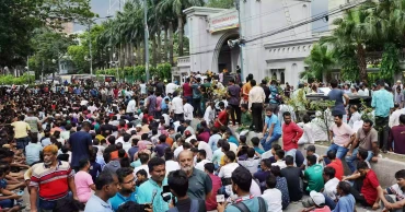 ইশরাককে মেয়রের দায়িত্ব বুঝিয়ে দেওয়ার দাবিতে নগরভবনে বিক্ষোভ