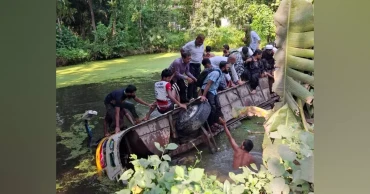 বরিশালে যাত্রীবাহী বাস পুকুরে, একজনের মরদেহ উদ্ধার