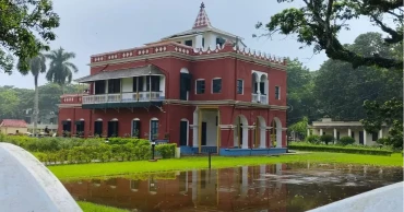 Waterlogging engulfs Shilaidaha Kuthibari, visitors express frustration