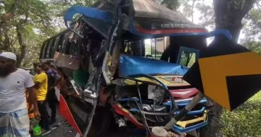 Six hurt as two buses collide in Pirojpur