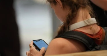 UK plans voluntary overnight social media curfew for older teens