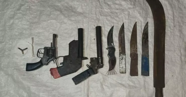 2 pistols, 1 shotgun recovered from mason’s house in Kushtia