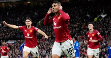 Manchester United edge Chelsea in red-card laden thriller at Old Trafford