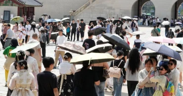 Record heat wave grips Japan, Koreas, causing deaths and widespread disruption