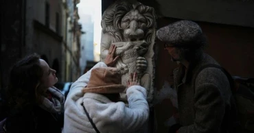 Italy uses creative ways to make art more accessible for blind people