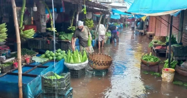 Rain causes waterlogging in Bagerhat, low-income people suffer