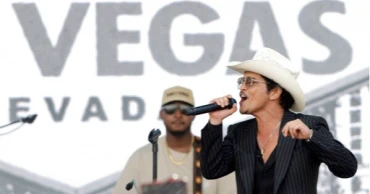 ‘New king of Las Vegas’ celebrated with Strip parade