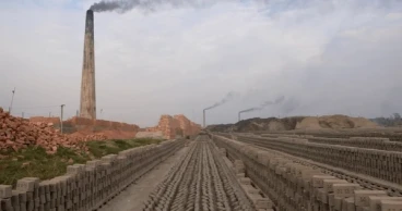 Authorities turn a blind eye as Illegal brickfields pollute Chapainawabganj air