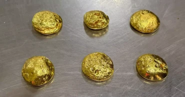 531g gold seized from passenger at Chattogram airport