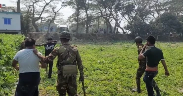 Several crude bombs blast near Munshiganj polling centre, 5 held