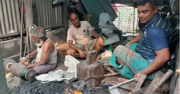 Rhythmic clanging fills blacksmith villages in B’baria ahead of Eid