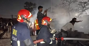 Fire breaks out at Korail Slum in Banani