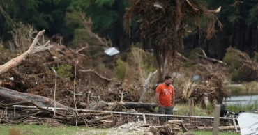 Search resumes for Texas flood victims after weather delay