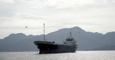 Iran, US say Strait of Hormuz is fully open to commercial vessels