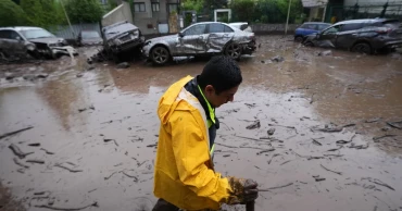 Heavy rain floods homes, sweeps away cars in Chile's capital