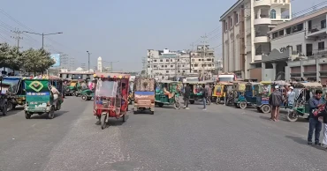 Auto-rickshaw drivers block Dhaka-Aricha highway in Savar demanding lifting of ban
