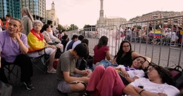Over 1 million attend pope’s Mass and flower-carpet procession in Madrid