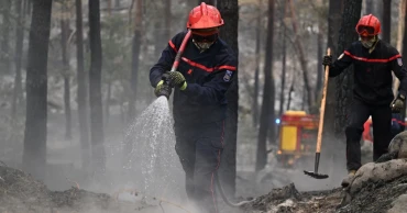 1,000 evacuated as wildfire spreads near Paris; Spain identifies victims of deadly blaze