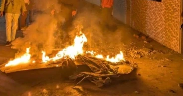 AL office torched in Khulna after activists pay floral tributes