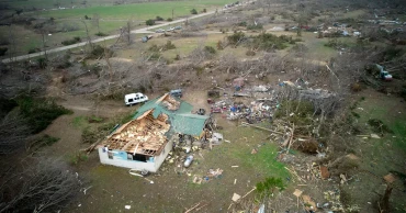 32 dead in massive US storm