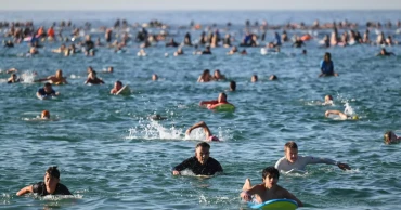 Bondi Beach reopens as Australians remember massacre victims