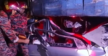 5 killed as car crashes into truck on expressway in Faridpur