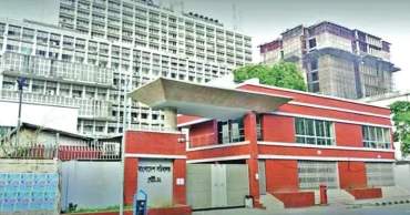 One year after uprising, govt moves to restore order in public service