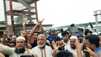 Locals block advisers’ motorcade in Sylhet over stone quarry lease ban