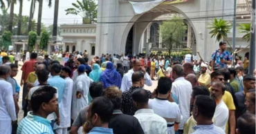 Mayor-elect Ishraque’s supporters locked all gates of Nagar Bhaban disrupting services