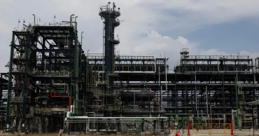 Africa's biggest oil refinery opens ownership to public, drawing retail investors