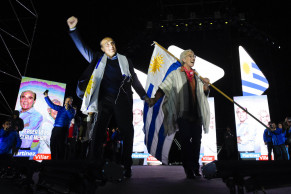 Uruguayans vote for president with eyes on likely runoff