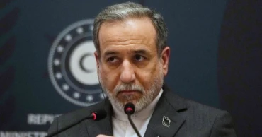 Iran FM visits Oman for Strait of Hormuz transit talks