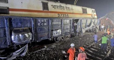 India train crash death toll rises above 230 with 900 injured as rescuers comb through debris