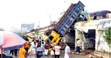 Truck loses control on Fatullah overpass, rickshaw driver killed in chaos