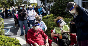 Race to vaccinate millions in US off to slow, messy start