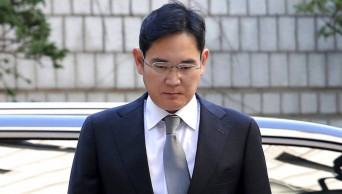 Samsung heir Lee appears in court for corruption retrial