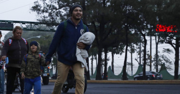 Over 1,000 Central American migrants try to enter Mexico