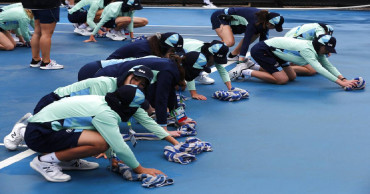 Red dust, rain hit weather-plagued Australian Open