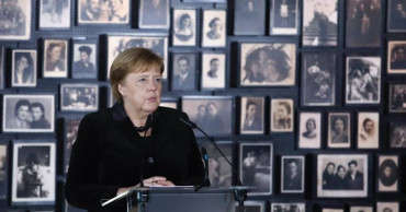 Merkel expresses "deep shame" during visit to Auschwitz