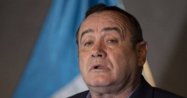 Guatemala swears in conservative Giammattei as president