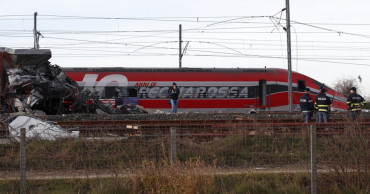 High-speed train derails in Italy; 2 railway workers killed
