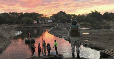 Migrants, troops slowly build up on Guatemala-Mexico border