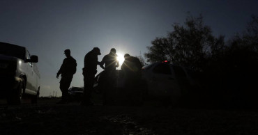 Asylum-seekers in Arizona to be bused to Texas, then Mexico