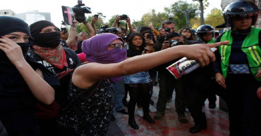 Mexican women protest murders of activists, target monuments