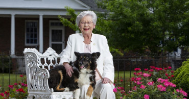 Alabama gov breaks shoulder after being tripped by her dog