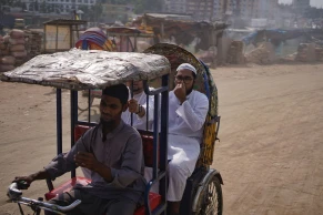 Dhaka wrapped in dust and smoke ahead of winter