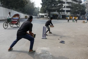 Dhaka street becomes cricket ground on Shab-e-Barat holiday