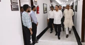 সচিবালয়ে বিভিন্ন মন্ত্রণালয় ঝটিকা পরিদর্শনে প্রধানমন্ত্রী