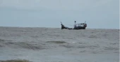 Trawler sinks in rough sea, 9 fishermen rescued