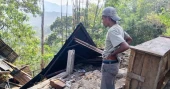 Magnitude 7.7 earthquake hits Indonesia, killing at least two